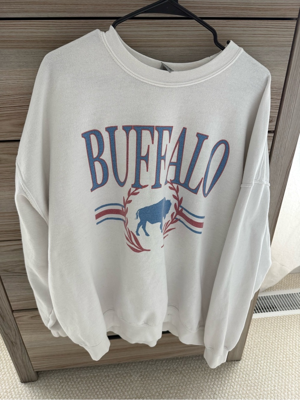 Vintage Oversized Buffalo Graphic Crewneck Sweatshirt - White